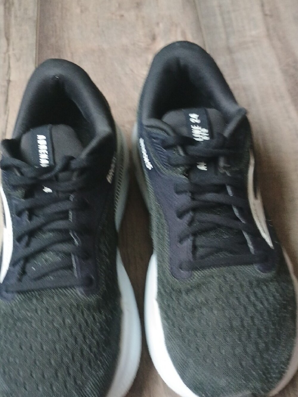 Brooks White and Black Running Shoe - Picture 5 of 13